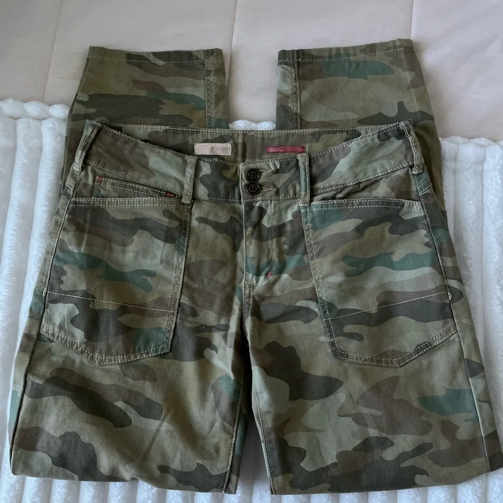 Anthropologie Pilcro The Wanderer low rise Camouflage Cargo Pants - Picture 2 of 8